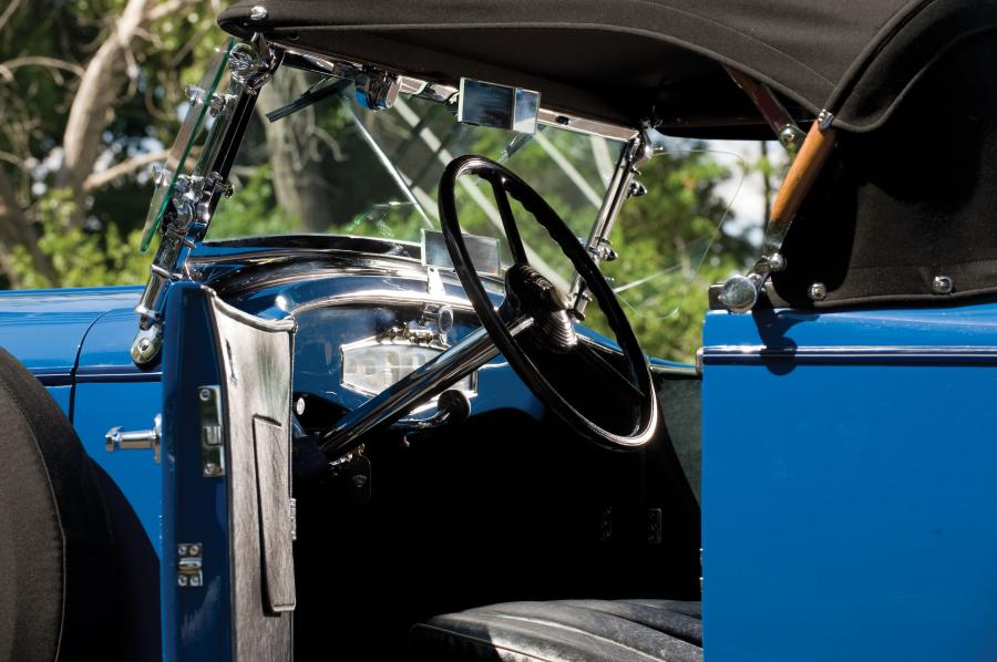Интерьер Ruxton Model C Roadster 1931 года  (фото 6 из 8)